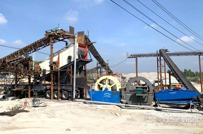 移動(dòng)式大型制砂生產(chǎn)現(xiàn)場(chǎng) 移動(dòng)式大型制砂生產(chǎn)現(xiàn)場(chǎng)