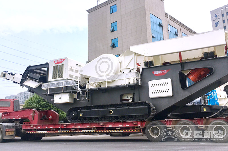 移動(dòng)式的大型鄂式破碎機(jī) 移動(dòng)式的大型鄂式破碎機(jī)