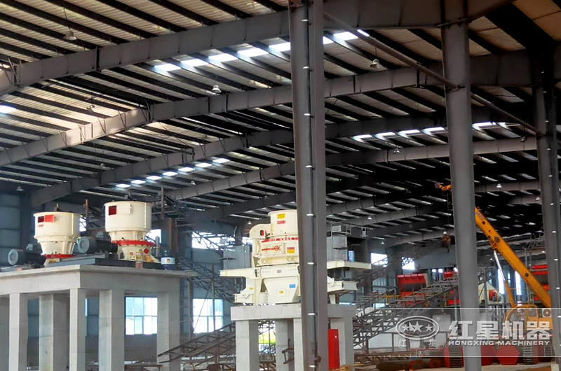 時產(chǎn)100噸制砂生產(chǎn)現(xiàn)場 時產(chǎn)100噸制砂生產(chǎn)現(xiàn)場