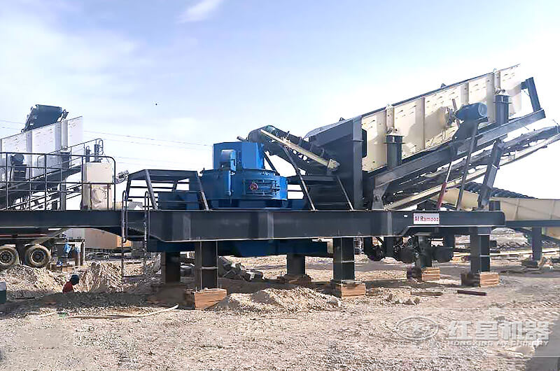 多機(jī)組并聯(lián)合作頁的移動制砂現(xiàn)場 多機(jī)組并聯(lián)合作頁的移動制砂現(xiàn)場