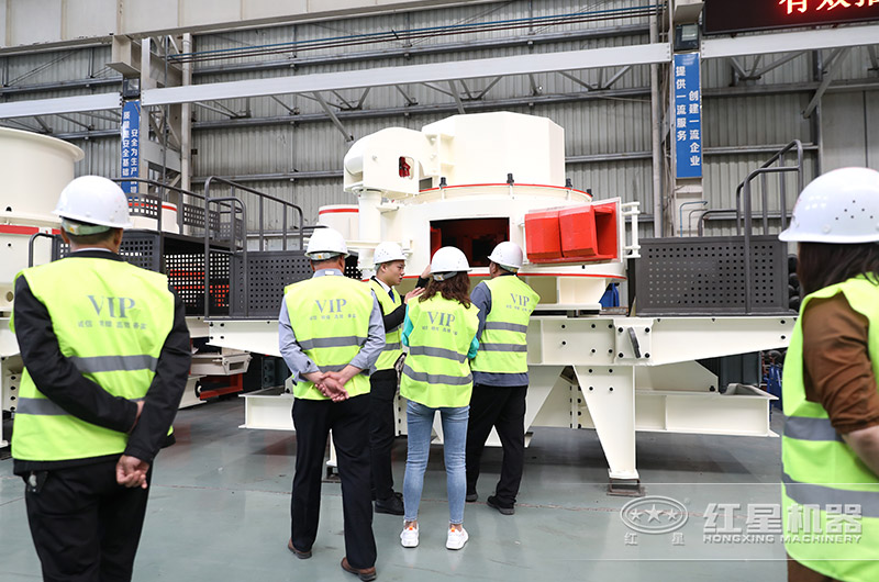 客戶來廠參觀制砂設(shè)備 客戶來廠參觀制砂設(shè)備