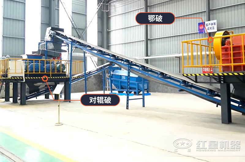 小型鵝卵石粉碎現(xiàn)場 小型鵝卵石粉碎現(xiàn)場