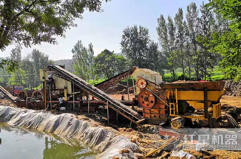 液壓開箱制砂機(jī)加工現(xiàn)場 液壓開箱制砂機(jī)加工現(xiàn)場