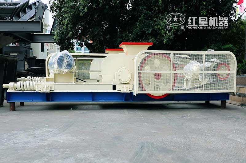 篩分輥式破碎機(jī)設(shè)備展示 篩分輥式破碎機(jī)設(shè)備展示