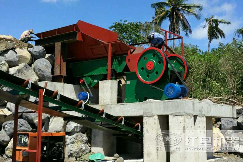 花崗巖碎石打粉生產(chǎn)現(xiàn)場 花崗巖碎石打粉生產(chǎn)現(xiàn)場