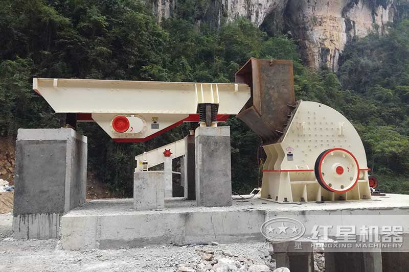 錘式破碎機(jī)安裝現(xiàn)場(chǎng) 錘式破碎機(jī)安裝現(xiàn)場(chǎng)