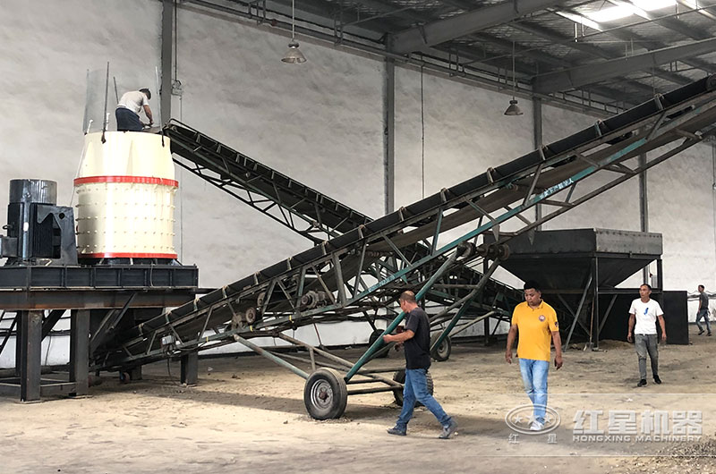 復(fù)合式制砂機(jī)現(xiàn)場 復(fù)合式制砂機(jī)現(xiàn)場