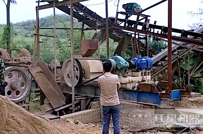 對(duì)輥式制砂機(jī)制砂 對(duì)輥式制砂機(jī)制砂