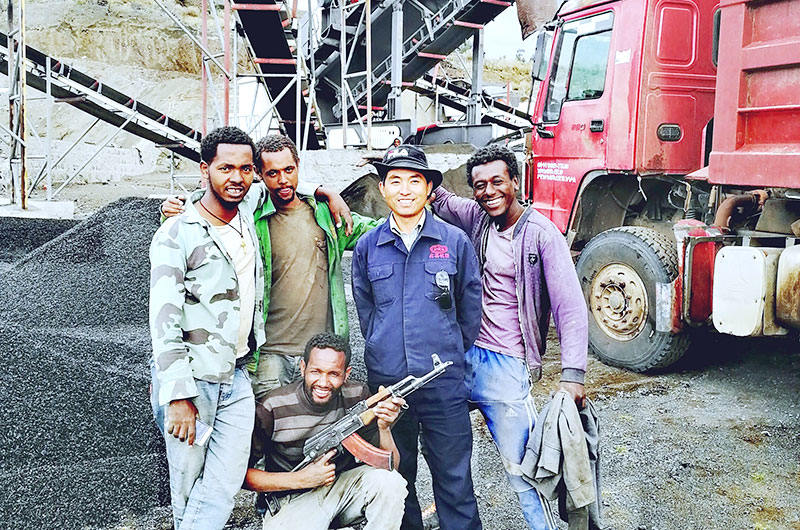 紅星技術(shù)人員和國(guó)外用戶合影留念 紅星技術(shù)人員和國(guó)外用戶合影留念