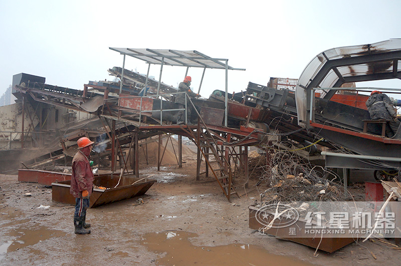 紅星移動石頭粉碎機(jī)處理建筑垃圾現(xiàn)場 紅星移動石頭粉碎機(jī)處理建筑垃圾現(xiàn)場