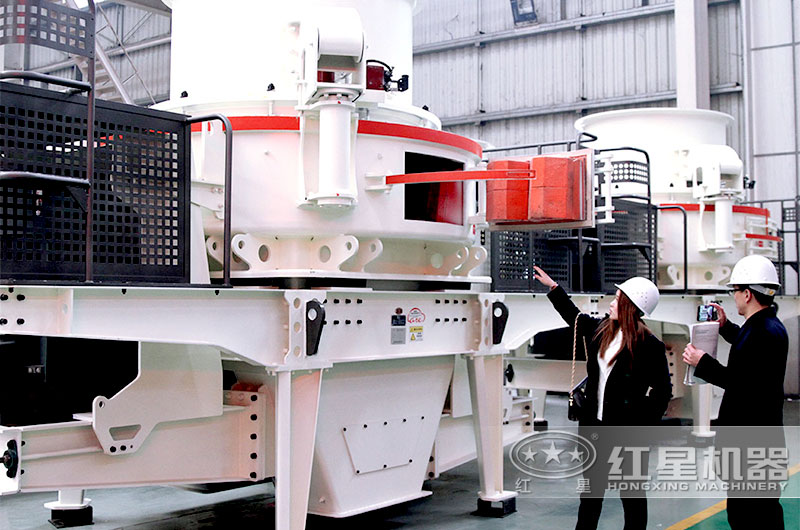 用戶參觀紅星河卵石制砂機(jī)車間 用戶參觀紅星河卵石制砂機(jī)車間