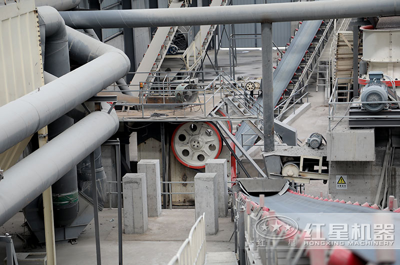 顎式破碎機破碎現(xiàn)場圖 顎式破碎機破碎現(xiàn)場圖