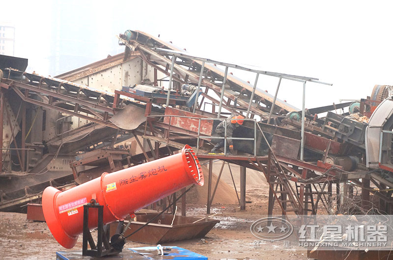 移動式制砂洗砂機生產(chǎn)現(xiàn)場 移動式制砂洗砂機生產(chǎn)現(xiàn)場