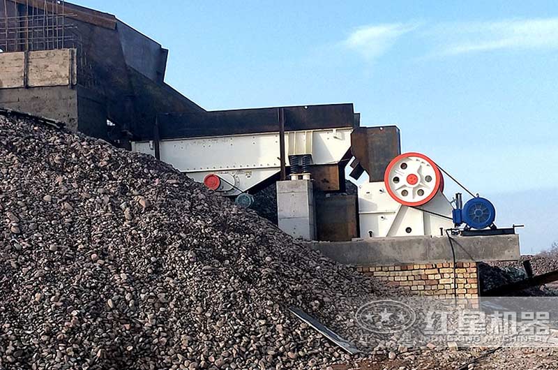 玄武巖碎石機(jī)加工現(xiàn)場(chǎng) 玄武巖碎石機(jī)加工現(xiàn)場(chǎng)