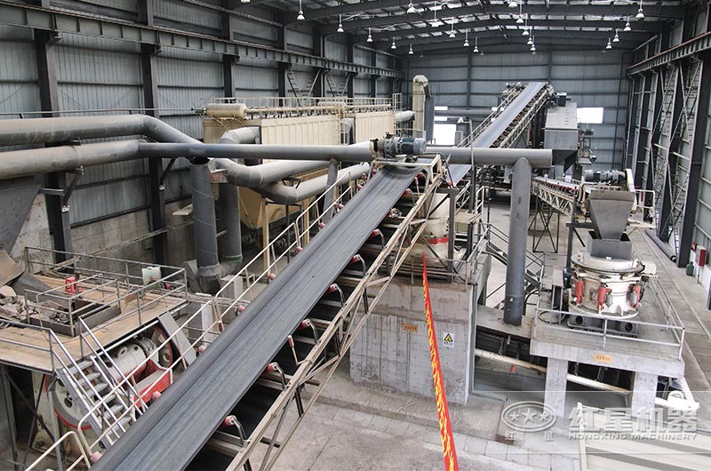 每小時一百方碎石機作業(yè)現(xiàn)場 每小時一百方碎石機作業(yè)現(xiàn)場