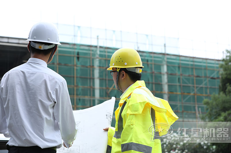 紅星機器工程師為用戶現(xiàn)場安裝設備 紅星機器工程師為用戶現(xiàn)場安裝設備