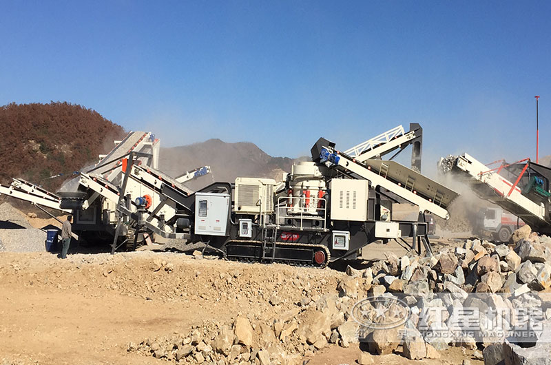 油電兩用的移動(dòng)花崗巖破碎機(jī)作業(yè)現(xiàn)場(chǎng) 油電兩用的移動(dòng)花崗巖破碎機(jī)作業(yè)現(xiàn)場(chǎng)