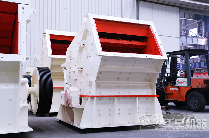 日產(chǎn)8000噸的反擊式破碎機(jī) 日產(chǎn)8000噸的反擊式破碎機(jī)