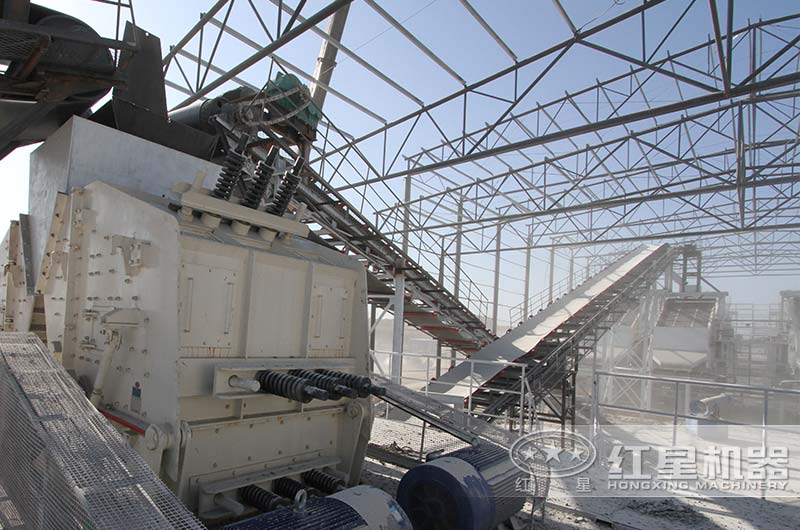 大型破碎機設(shè)備作業(yè)現(xiàn)場